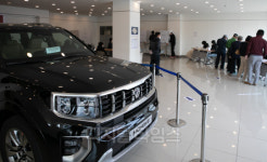 [포토] 자동차 대리점에서 21대 총선 투표