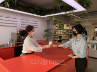 신논현역에 `카페형 매장` 신세계 자주, VIP 서비스