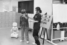 로봇·VR로 어르신 건강관리,  한컴위드, 시니어케어 서비스