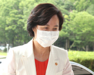추미애 女장관에 대한 언론관음증…진중권 피해의식 가장 자아도취 저격
