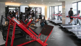 [포토] 거리두기 1단계 완화, 숨통 트인 헬스장