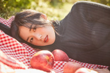 정은채, 사과농장서 동화 속 백설공주 같은 미모로 선보인 화보 공개