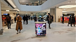 인티그리트, `더현대 서울`에서 세계 최초 AI 미디어 로봇 `큐브릭` 공개