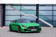 메르세데스-벤츠, 정통 고성능 스포츠카 ‘더 뉴 메르세데스-AMG GT R’ 국내 출시