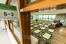 [포토] 거리두기 4단계, 수도권 모든 학교 원격수업 전환