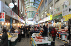 [풀뿌리상권 살려내자]수도권 광역전철로 이어진 `오리지널 오일장`…이천 관고전통시장