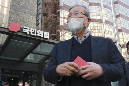 윤희숙, 중진 의원 책임감 요구에 4명 거부...당 내 인적 쇄신 논란