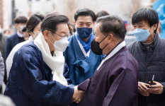 서울 육사, 내 고향 안동으로...李, 설날 고향 찾아 `경북 챙기기`