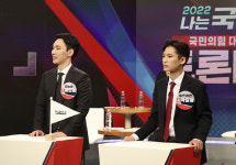 이준석 윤리위 앞 `文아닌 尹정부라 다행` 지금 말할 수 있나 입모은 `나국대` 대변인들