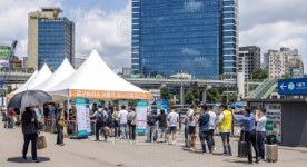 [포토] 운영 재개하는 서울역 임시선별진료소