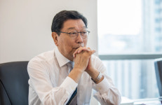 [정덕구 니어재단 이사장에게 고견을 듣는다] 국회의원 직 미련없이 던지고 연구재단 설립… 사회문제 해법 찾는 `천성 학자`