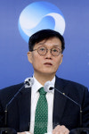 [포토] 이창용 총재 내년 통화정책도 물가에 중점…부동산 가격 살필 것