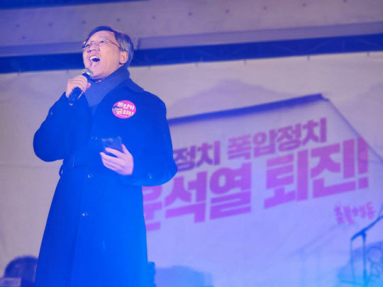 가수 김흥국, 윤석열 탄핵 관련 발언으로 논란 