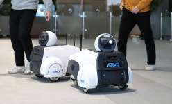 로봇이 배송하고 옥외 광고까지...정부, 관련 규제개선 속도