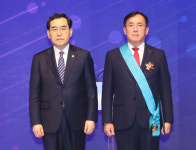 38년 `소부장 국산화` 한우물… 임직원 대표로 상 받는 영예