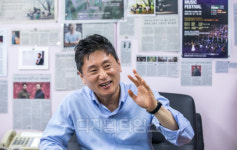 [산업人문화] 비대면 대합창·시네마틱 클래식… 문화도 계속 변해야 살아남죠