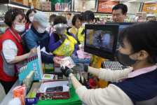 물가 3%대로 안정됐다는데...의·식·주 체감 물가는 `고공행진`