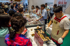 [포토] 한돈 구매하는 참관객들