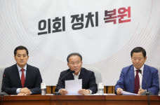 與 北 공작기구 조총련 행사 간 윤미향, 마음 속 조국 보여…민주 침묵·궤변은 동조
