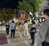 압구정 박스女 만져 보세요…이번엔 홍대 거리가 `발칵`