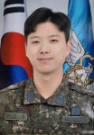 100m 밖에서 뛰어와 70대 노인 살린 공군 상사… 가족들 감사말씀에 보람