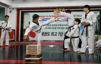 지뢰 밟아  한쪽 다리 잃은 24살 군인…태권도 기네스북에 올랐다