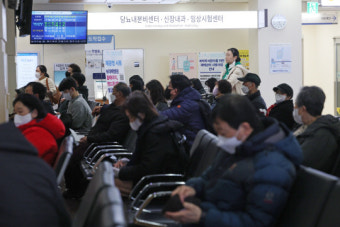 정부, 전공의 대표 자택 찾아가 복귀명령…경찰 대동하고 송달