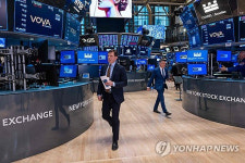 테슬라 주가 149달러로 15개월만에 최저치…시총 월마트 아래로 추락