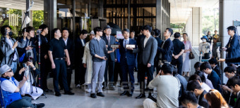[포토] 취재진 질문 답하는 최재영 목사