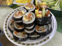 뻗어가는 K푸드 ‘김밥’... 끝나지 않는 한일 원조논쟁 [정래연의 요리조리]