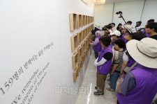 [포토] 영정 앞 눈물 흘리는 유가족