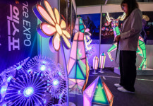 [포토] 눈길 끄는 LED 경관 조형물