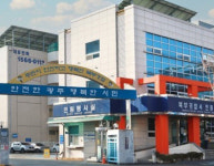80대 운전자 페달 착각…광주 세차장 건물 들이받아