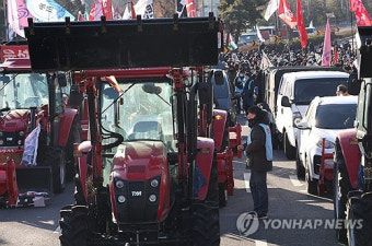 `전농 트랙터 시위`에...與윤상현 