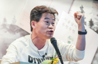 [포토] 신평 출판기념회에서 강연하는 전한길 강사