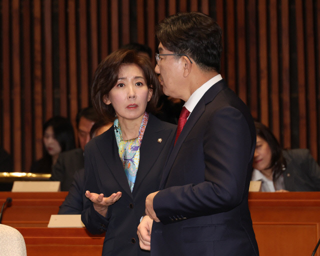 민주당과 국민의힘, 헌재 앞에서의 압박 행위 중단 선언