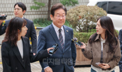 [포토] 이재명 대표, 취재진의 질문에 묵묵부답