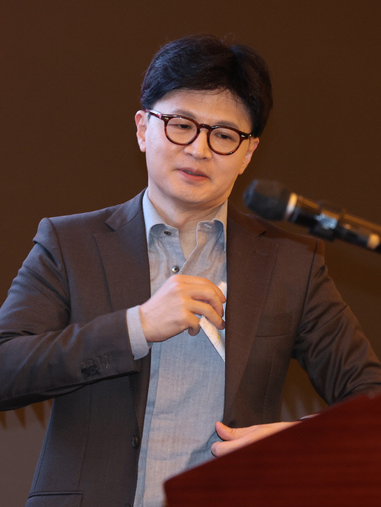 한동훈, 국민의힘 대선 경선 도중 과열된 논란들로 둘러싸여