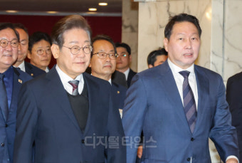 [포토] 이재명-최태원, 경제5단체장 간담회 참석