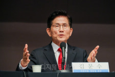 [포토] 관훈클럽 토론회 참석한 김문수 대선 후보