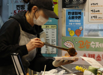 9조원 쏟아진 소비쿠폰, 대중음식점 등 생활업종에 집중