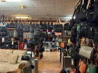 외국인 관광객 대상 ‘위조상품’ 판매 일당 덜미…부산 국제시장·남부 상권 확산