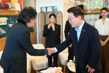 李대통령, 이창동 베니스 은사자상 수상 축하…“한국 영화 여정 응원”
