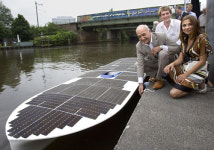이것이 태양광전지판 보트