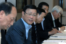 창고엔 `화물` 가득 업계는 `한숨` 가득