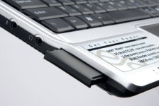 디자인 화려하고 기본기 탄탄한 노트북, 유디아 T101