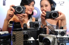 올림푸스, 하이브리드 디카 `펜 E-P2` 발표
