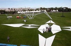 야간 페스티벌 환하게 밝힌 태양광 종이학