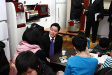 산단공, 지역 아동센터 찾아 성금기탁