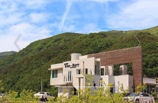 계곡 앞에 위치한 모던하고 품격 있는 밀양펜션 인기!